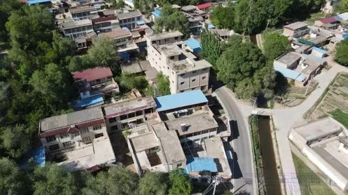 에 관한 최신 회사 뉴스 MYUAV 드론의 도움으로 쓰레기는 숨을 곳이 없습니다.