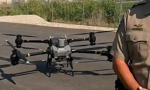 에 관한 최신 회사 뉴스 유타 경찰은 DJI 화물 드론 FC30을 검색 및 구조에 배치합니다.