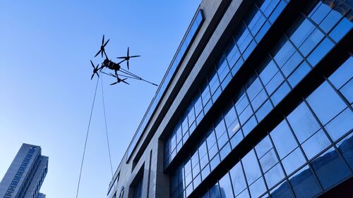 에 관한 최신 회사 뉴스 홍콩의 150kg 드론 신규 정책: MYUAV 테더링 기술, 대형 작업의 블루 오션 개척