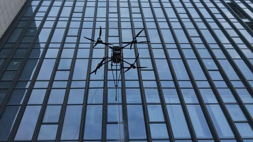 에 관한 최신 회사 뉴스 기술 혁신 주도: MYUAV 이중 테더 고고도 청소 드론, 자싱 체육관 표준 청소