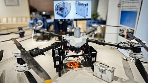 에 관한 최신 회사 뉴스 두려움 없는 불꽃: DJI MYUAV FC100 듀얼 앵커 소방 드론의 안전 DNA 해독