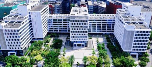 에 관한 최신 회사 뉴스 칭화 유니플렌더 정보항 외벽 청소: 표준화된 고고도 작업으로의 한 걸음