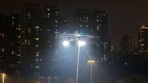 에 관한 최신 회사 뉴스 MYUAV M400S 테더형 조명 드론, 야간 영화 제작의 새로운 시대를 열다