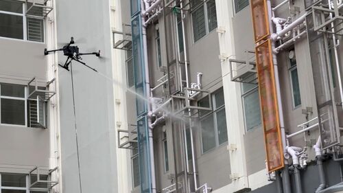 에 관한 최신 회사 뉴스 고고도 모험과는 작별하세요! MYUAV M400X 듀얼 테더 드론은 외벽 물 분사 테스트를 더 안전하고 정확하게 만들어줍니다.