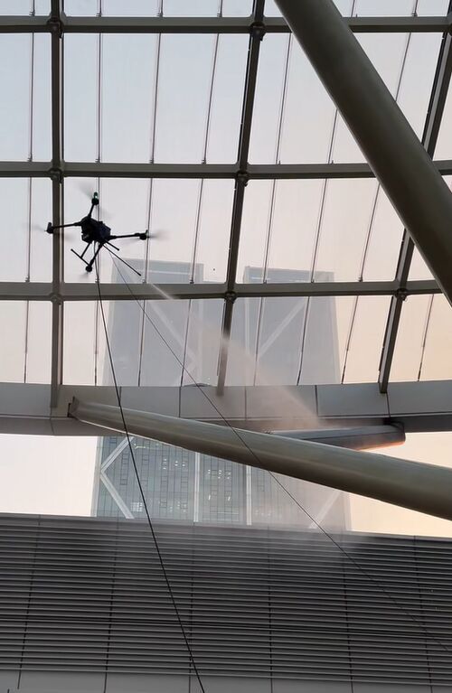 에 관한 최신 회사 뉴스 MYUAV M400X 청소 드론이 넓은 실내 공간에서 정밀 청소 작업을 성공적으로 완료했습니다.